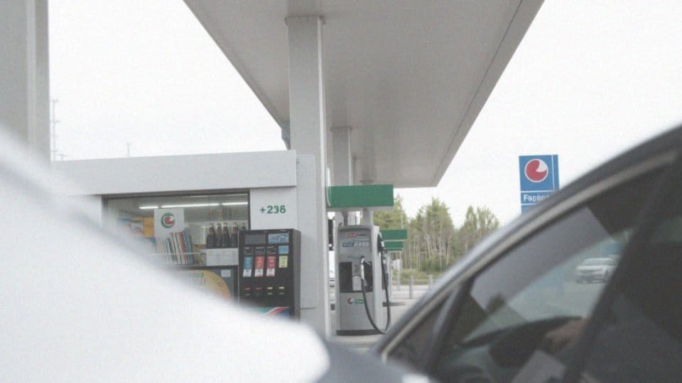 Co z stacjami paliw w niedzielę? Kiedy są otwarte?
